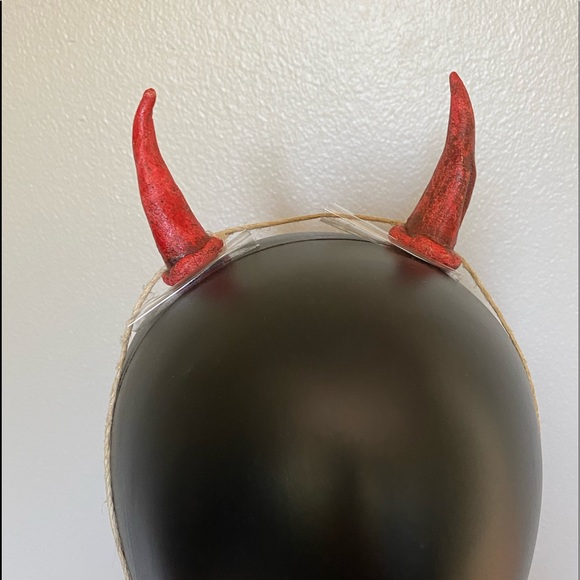 Porcelain devil horns with twine. Renaissance fair attire. - Picture 2 of 7